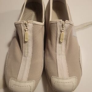 Skechers Woman's Light Beige Mesh Zip Sneakers